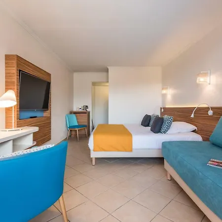 Hotel De L'esterel 3*