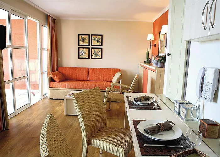 De L'esterel Pierre & فندق 3*