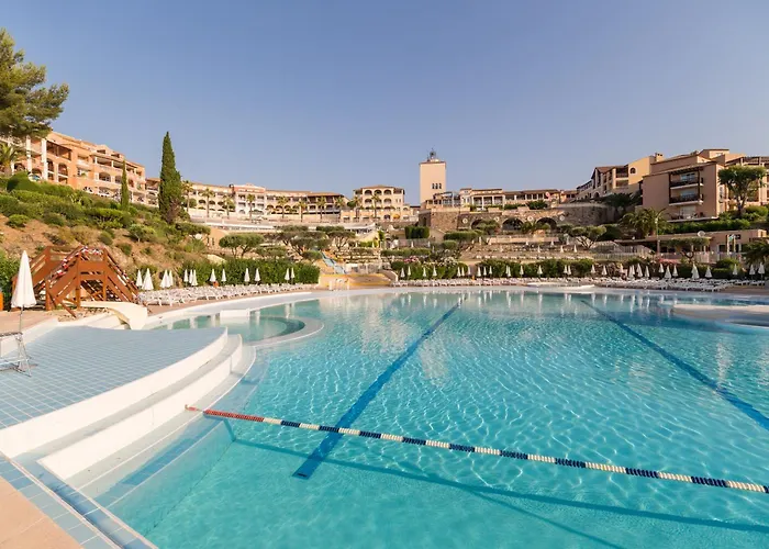 فندق De L'esterel Pierre & 3*