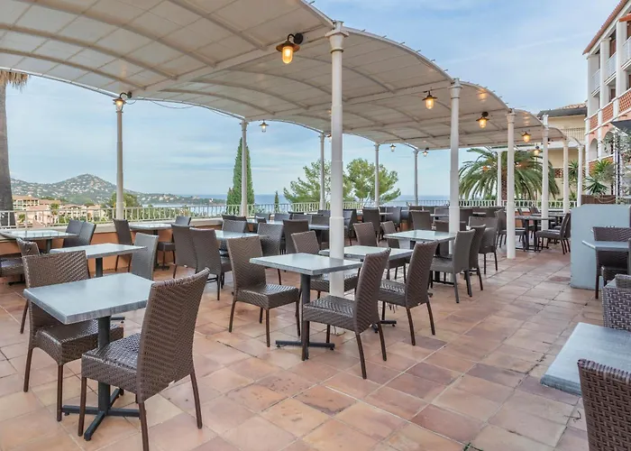 De L'esterel Pierre & فندق Saint-Raphaël