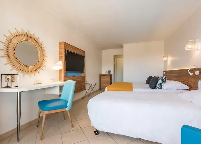 De L'esterel Pierre & فندق 3*