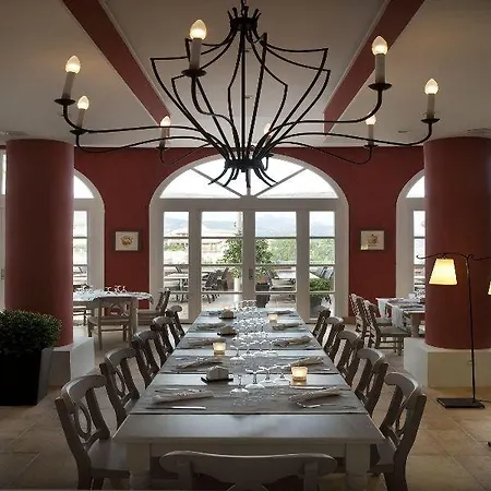 De L'esterel Pierre & 3* Сен-Рафаэль