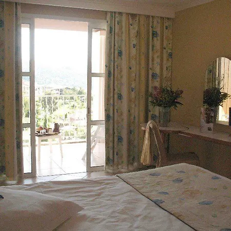 De L'esterel Pierre & Отель Сен-Рафаэль