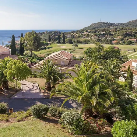 Отель De L'esterel Pierre & 3*