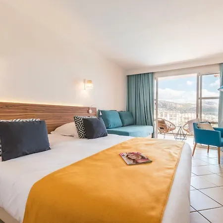 호텔 De L'esterel Pierre & 3*